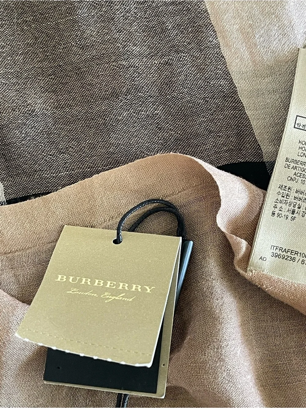 Authentic $ 395 Burberry  Mega Check Silk Cashmere Scarf  Italy 200 X90 cm